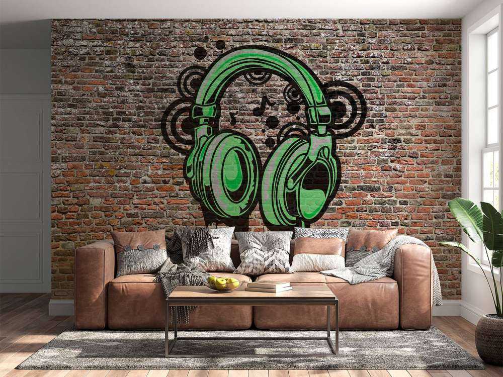 Graffitis sur un vieux mur de briques
