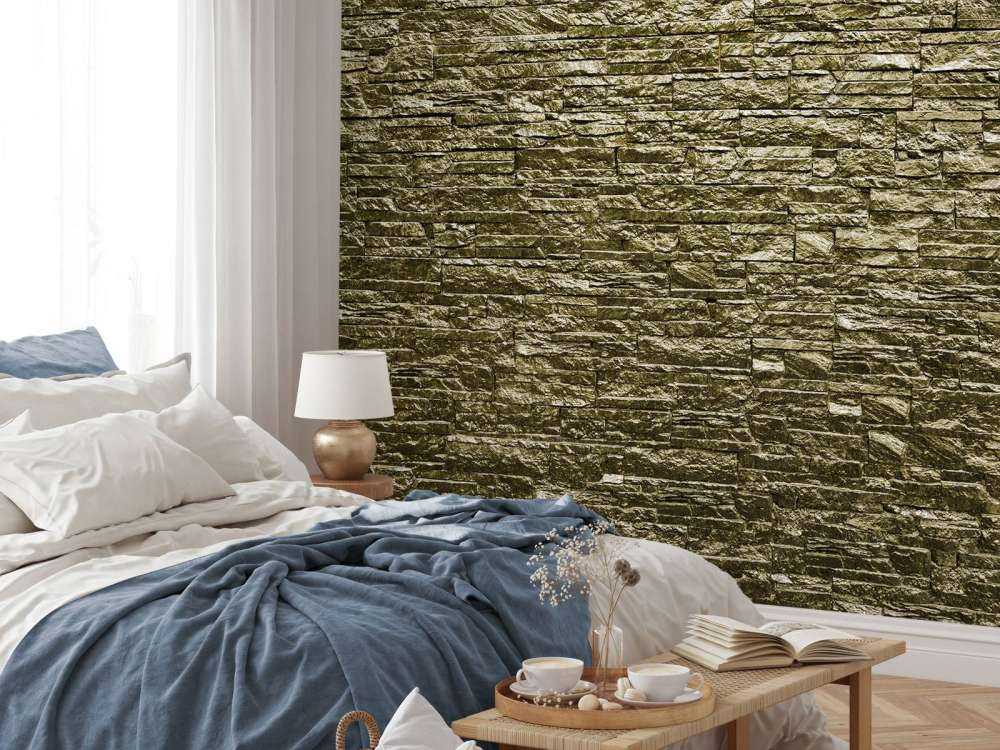 Mur avec des pierres dorées