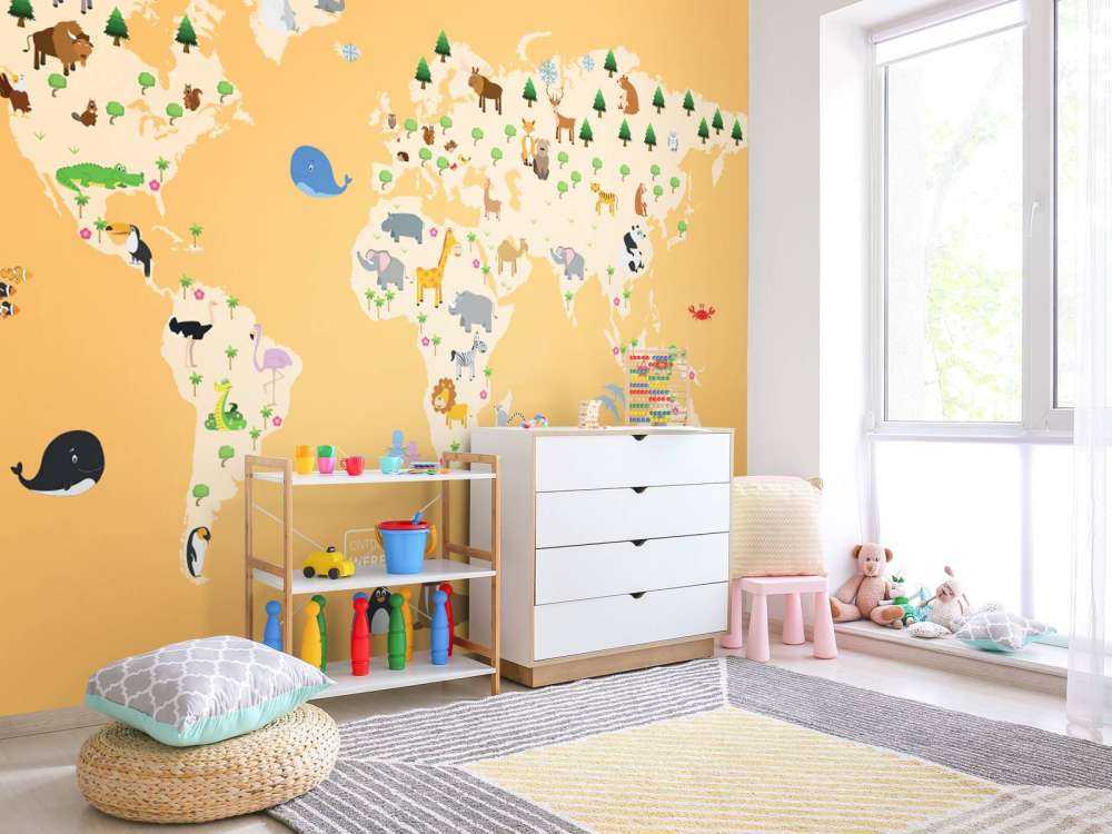 Carte du monde pour les enfants sur fond jaune