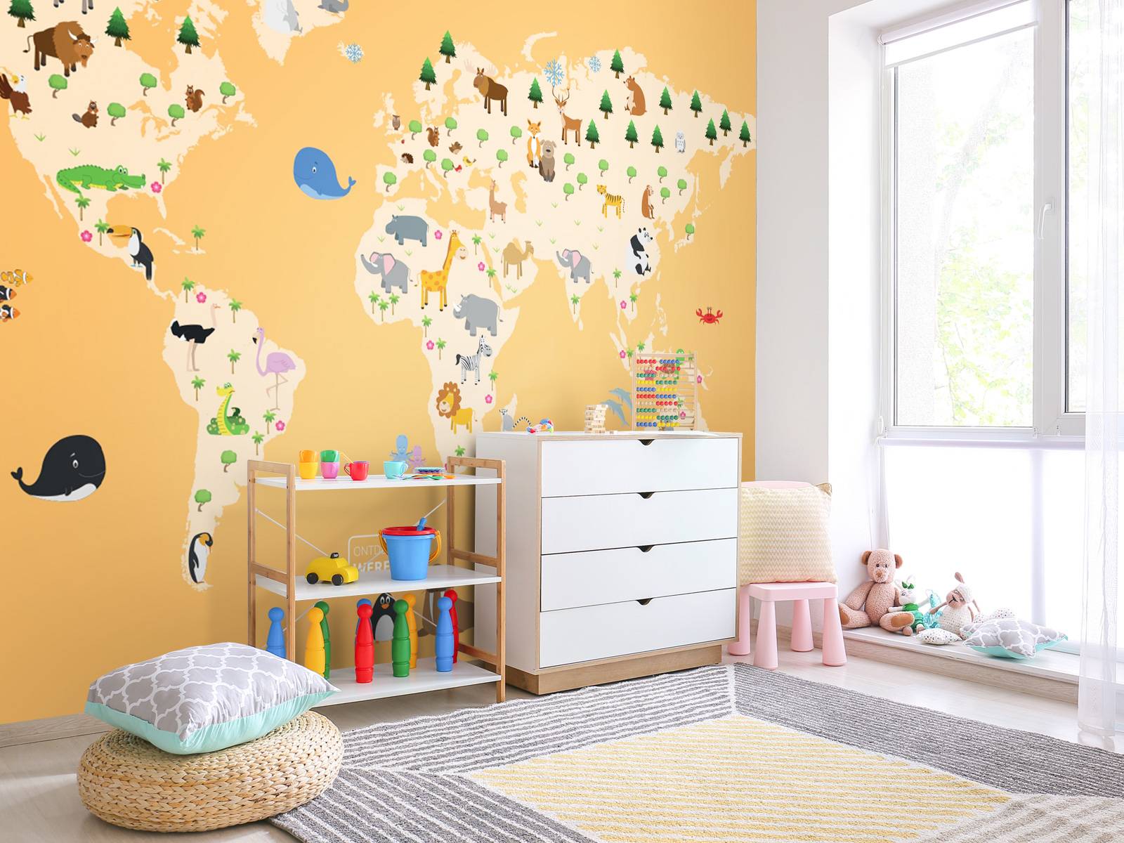 Carte du monde pour les enfants sur fond jaune