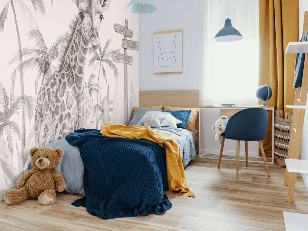 Bébé girafe dans la jungle beige