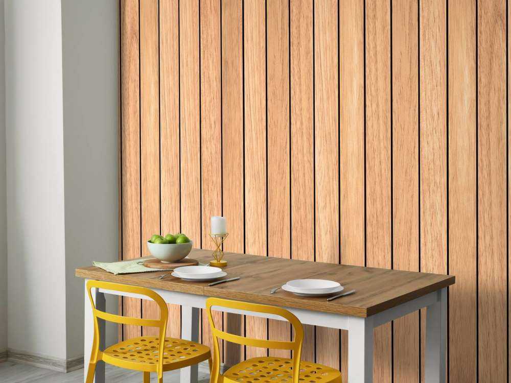 Planches de bois verticales légères