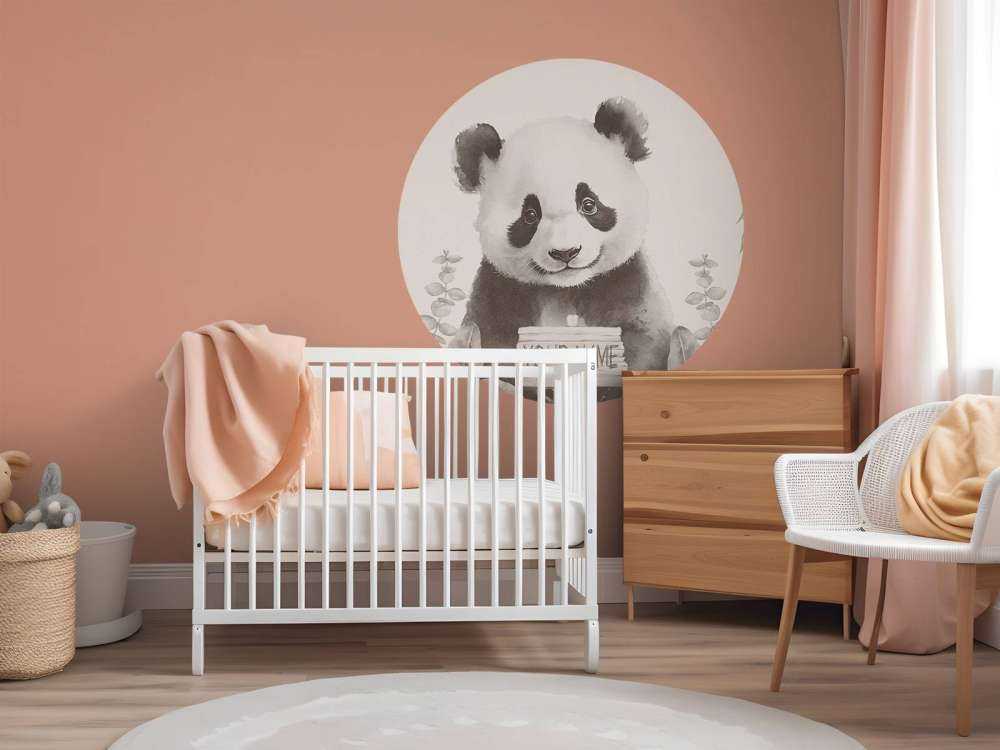 Bébé panda dans la jungle beige