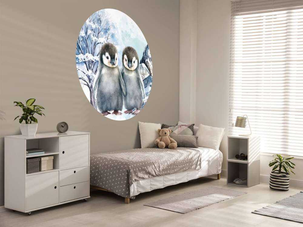 Des pingouins ombragés dans un paysage d'hiver