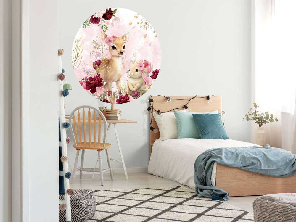 Hertje et lapin dans la splendeur des fleurs