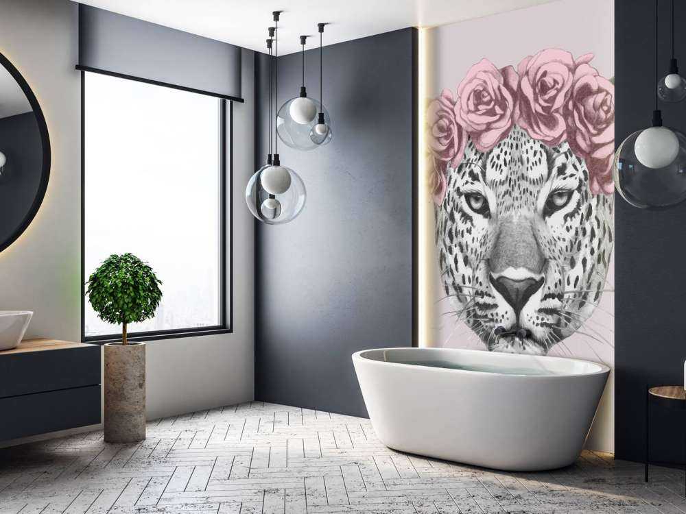 Léopard à fleurs roses
