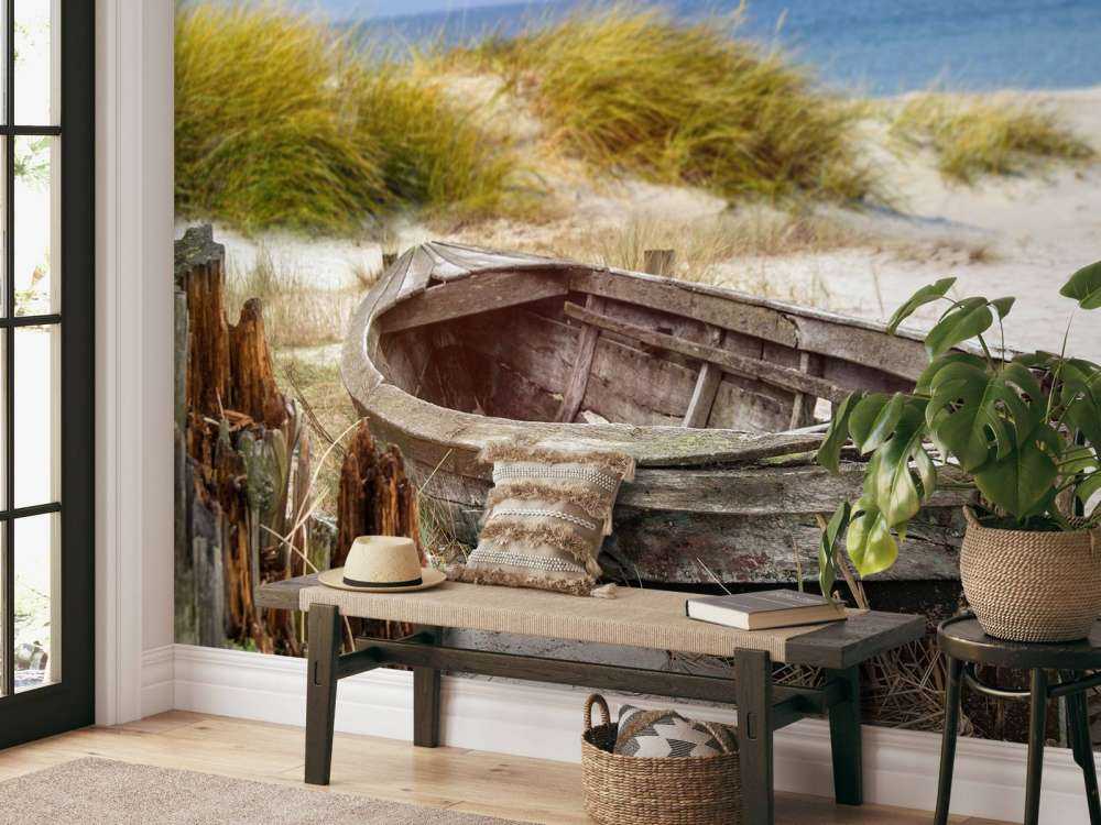 Ancien bateau de pêche, mouettes, plage et mer