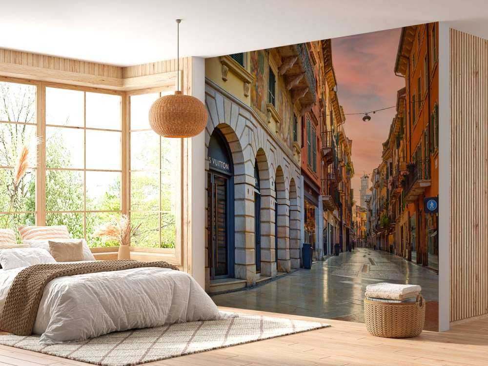 Rue commerçante au lever du soleil