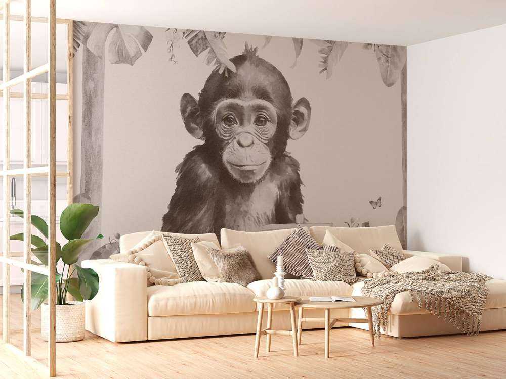 Bébé chimpanzé dans la jungle beige
