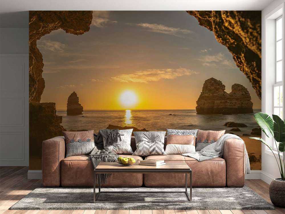 Lever de soleil depuis une grotte