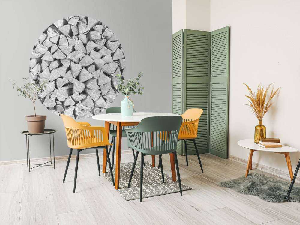 Pile de bois en nuances de gris