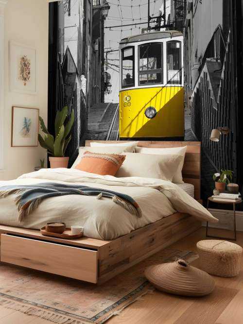 Tram noir blanc jaune