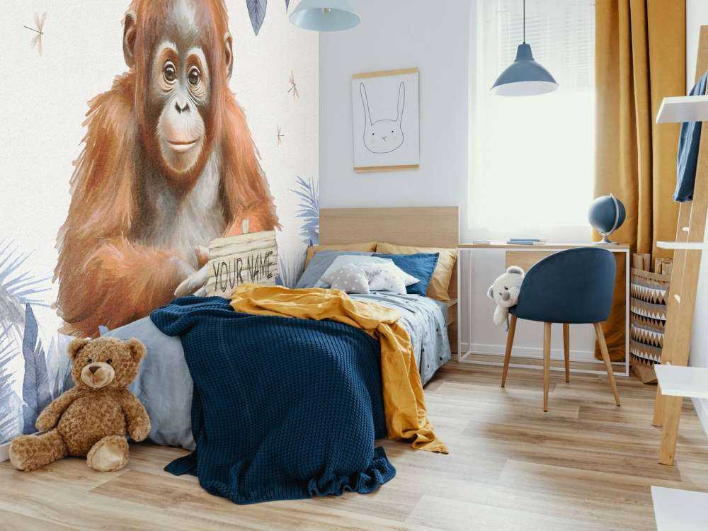 Jeune orang-outan dans la jungle bleue