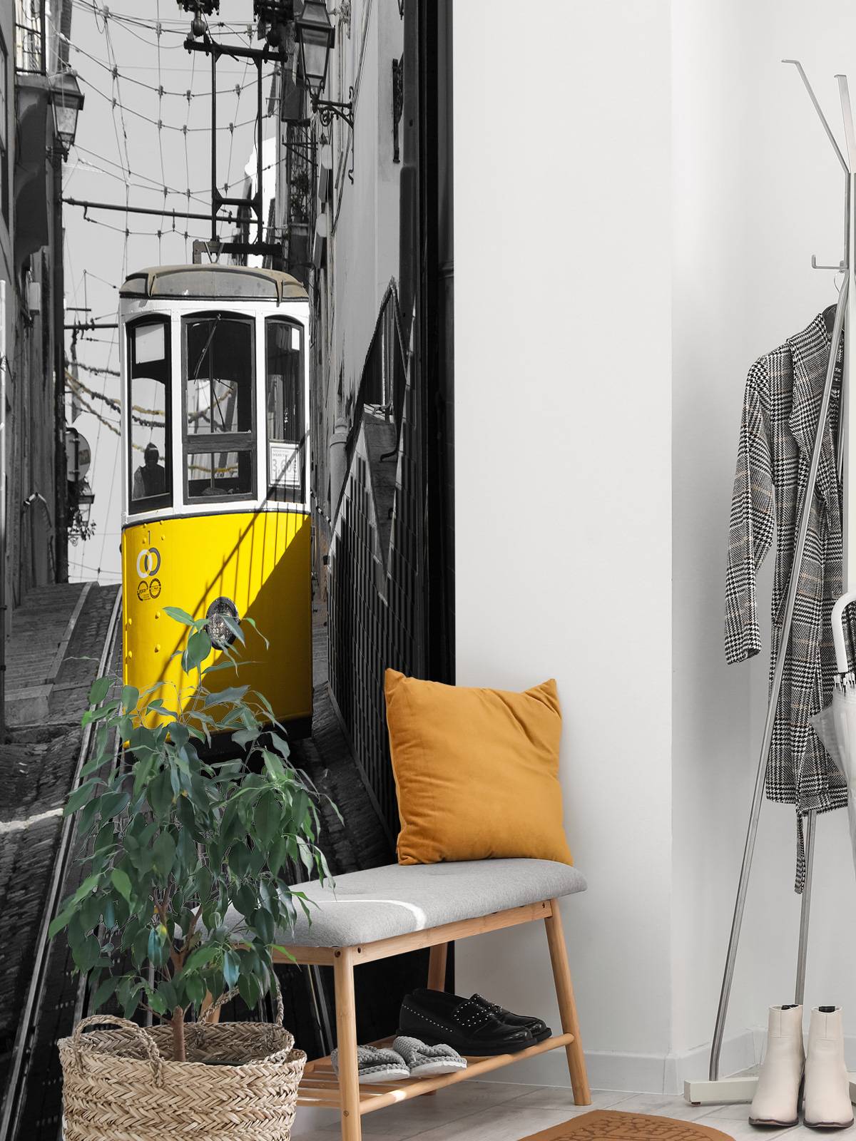 Tram noir blanc jaune
