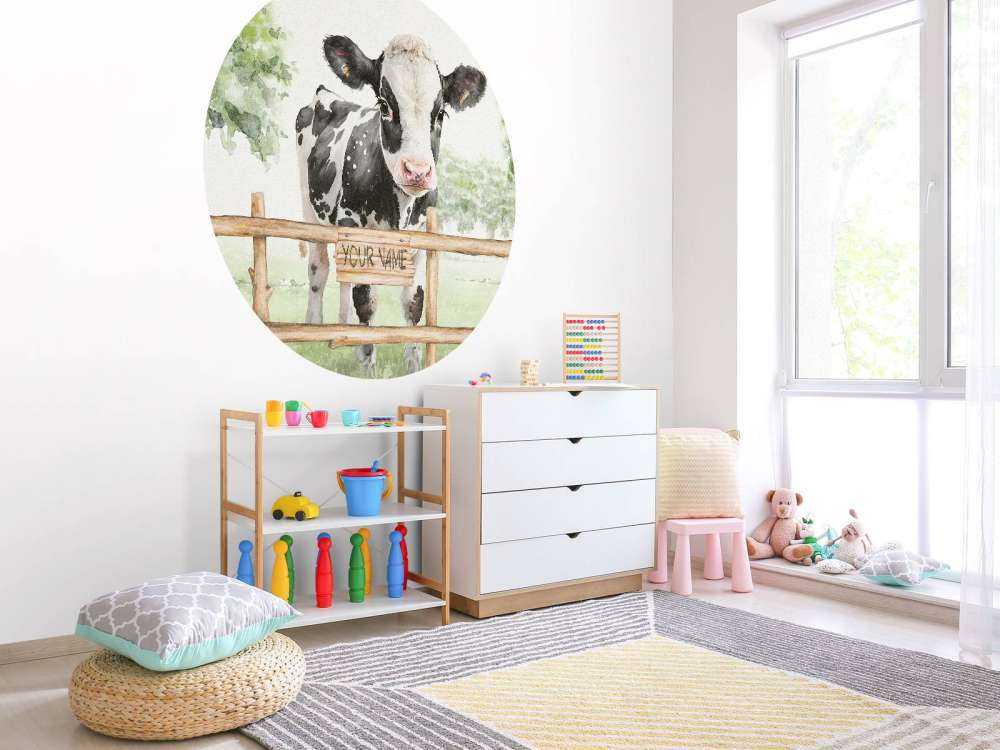 Jeune vache dans un pré