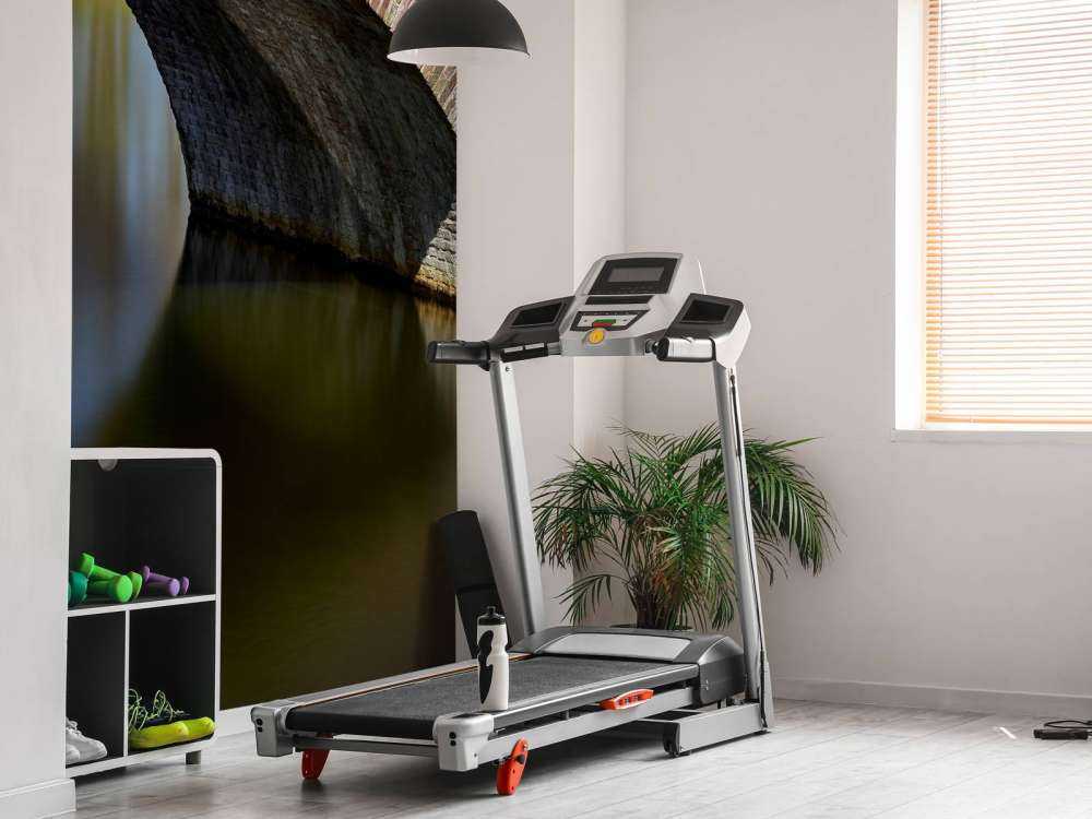 Vieux pont en arc vers le château