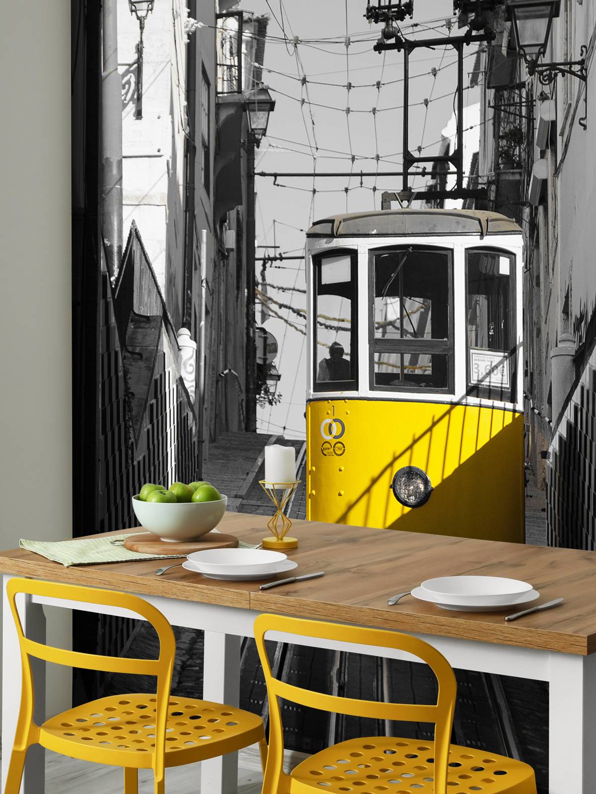 Tram noir blanc jaune