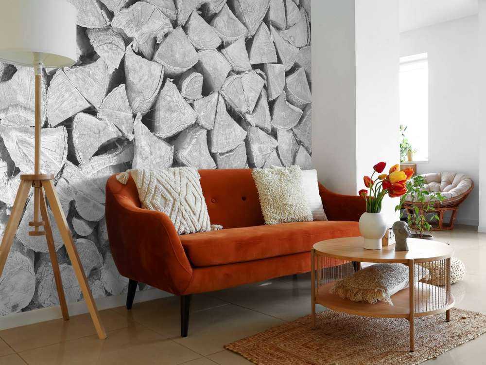 Pile de bois en nuances de gris