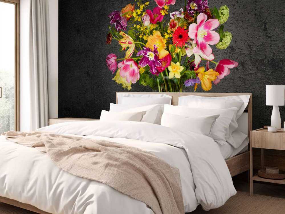 Vase avec bouquet de fleurs coloré